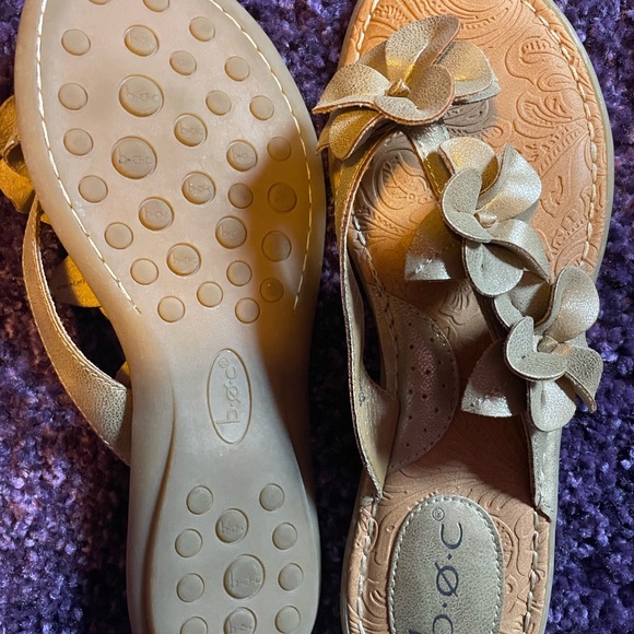 b.o.c. Women’s Gold Floral Sandals - Picture 5 of 5
